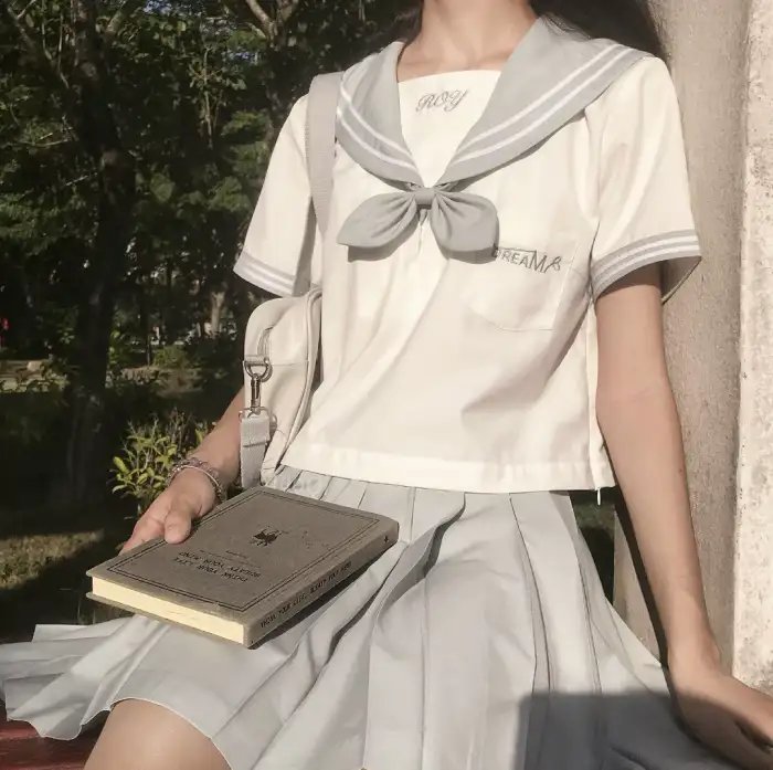 心不在焉的服务生